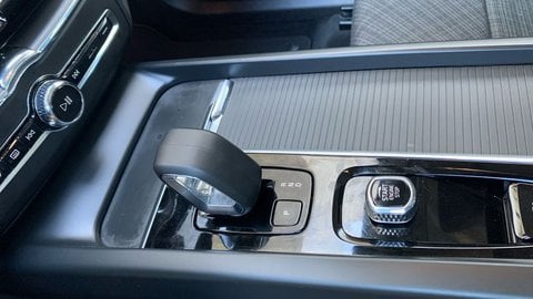 Coches Segunda Mano Volvo Xc60 Recharge Core, T6 Plug-In Hybrid Eawd, El?Ctrico/Gasolina, Bright En Albacete