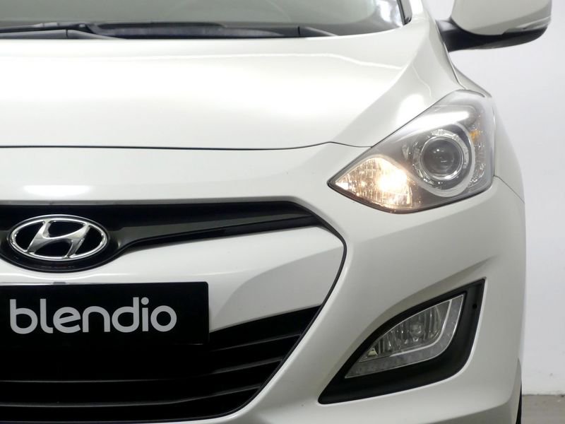 Hyundai i30 Gasolina 1.4 ESSENCE 100 5P Seminuevo en la provincia de Asturias - Oviedo img-11