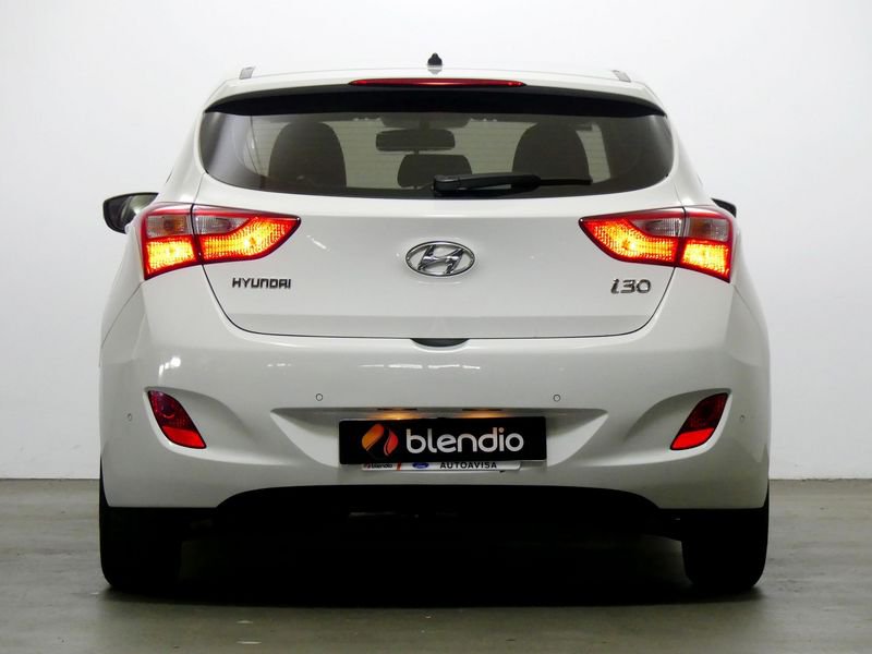 Hyundai i30 Gasolina 1.4 ESSENCE 100 5P Seminuevo en la provincia de Asturias - Oviedo img-4