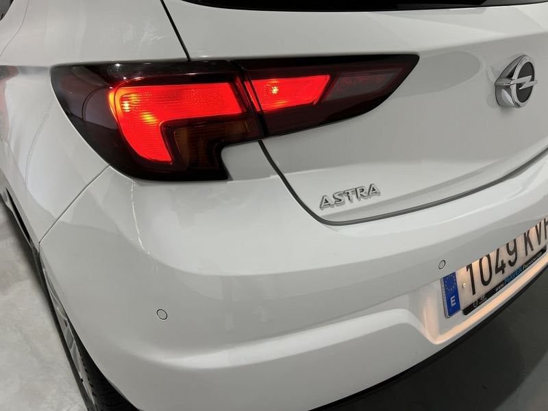 Opel Astra Diésel 1.6 CDTi S/S 81kW (110CV) Dynamic Seminuevo en la provincia de Badajoz - Maven e hijos (Avda. Vegas Altas, 32 - Don Benito) img-9