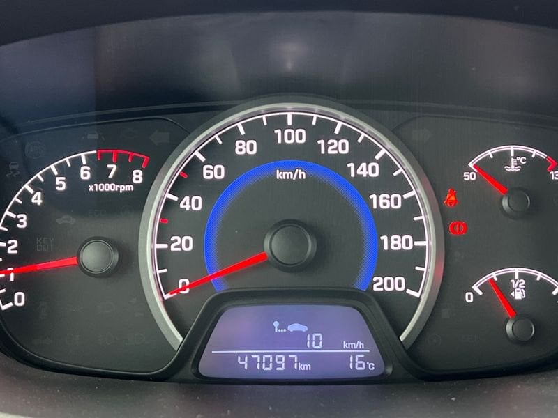 Hyundai i10 Gasolina 1.0 KLASS 66CV 5P Seminuevo en la provincia de Malaga - AUTIBERIA GRANADA img-15