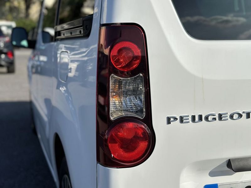 Peugeot Partner Diésel Combi Diesel Tepee 1.6BlueHDI Active 100 Seminuevo en la provincia de Vizcaya - Leioa img-10